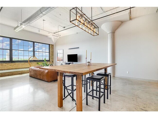 Building Photo - 730 Stinson Blvd NE