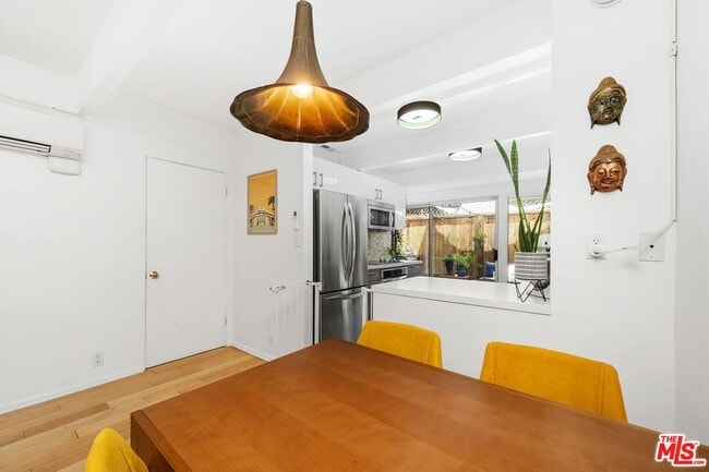 Building Photo - 4040 Grand View Blvd