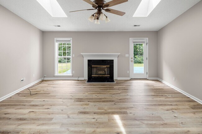 Building Photo - 375 Glensprings Dr