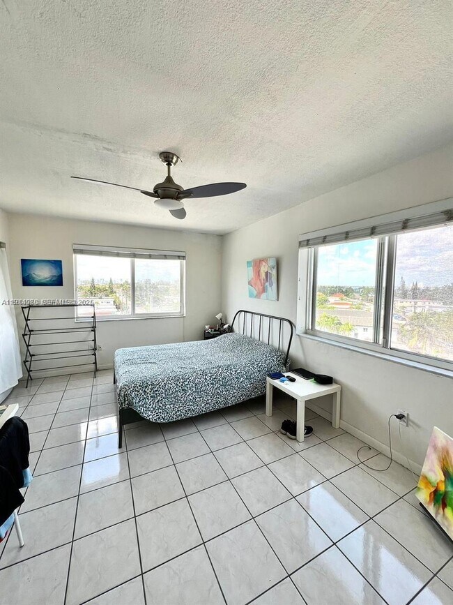 Building Photo - 8001 Crespi Blvd