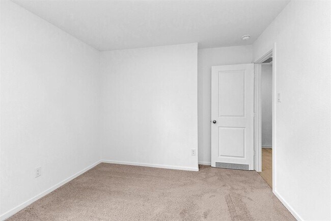 Building Photo - 3022 Mallorca Dr