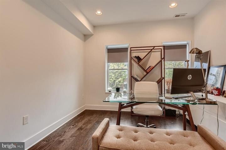 Building Photo - 524 E Fort Ave