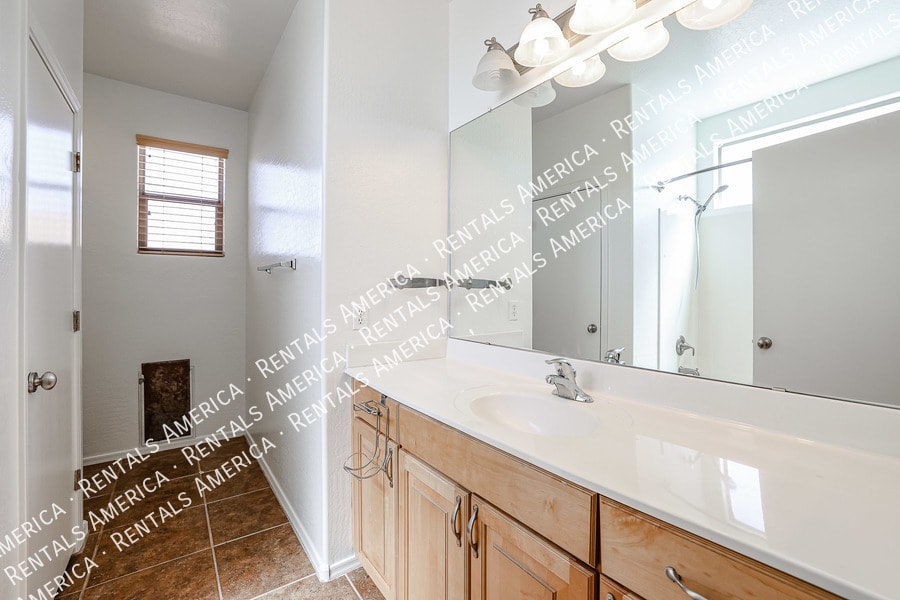 Building Photo - 4635 W Burgess Ln