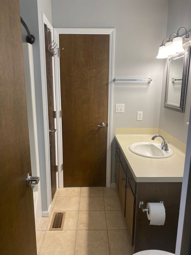 Building Photo - Charming 3 bed 2 bath Cape Cod for rent