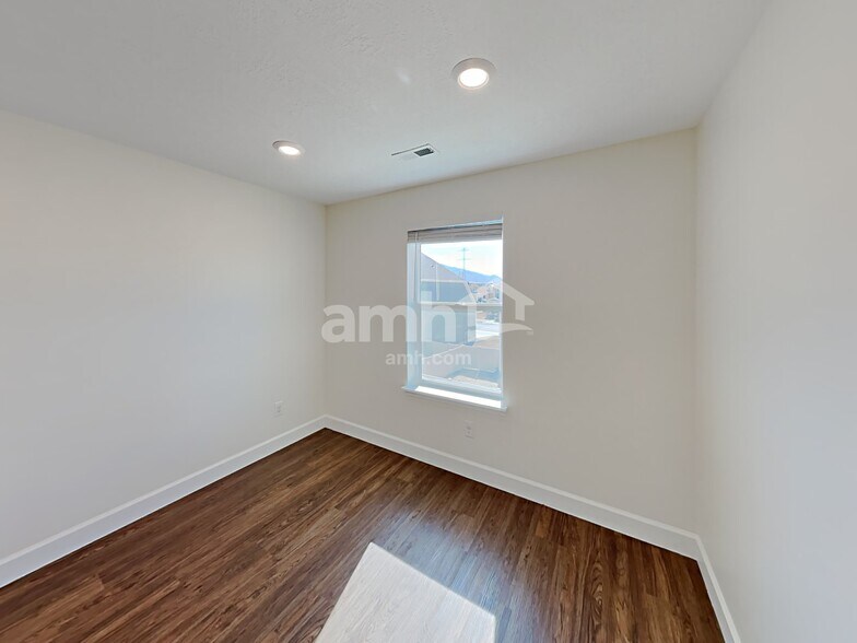 Building Photo - 2434 E Tumbleweed Rd