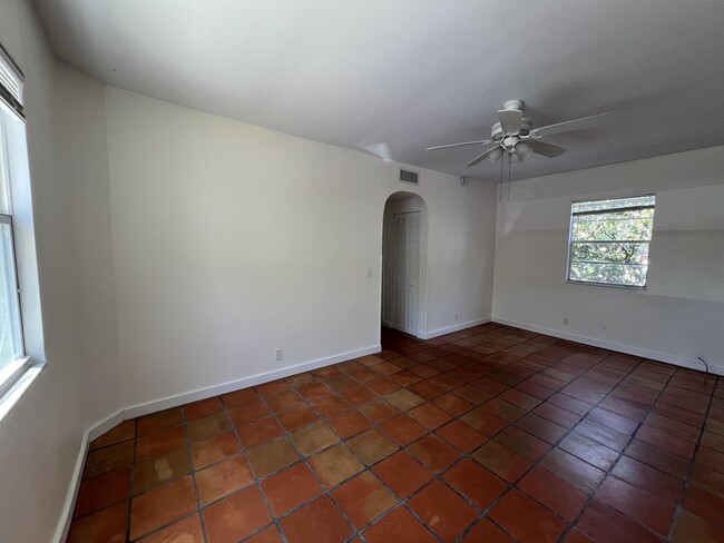 Building Photo - 323 Almeria Rd