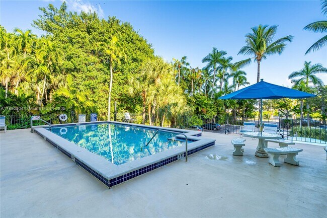 Building Photo - 2539 S Bayshore Dr