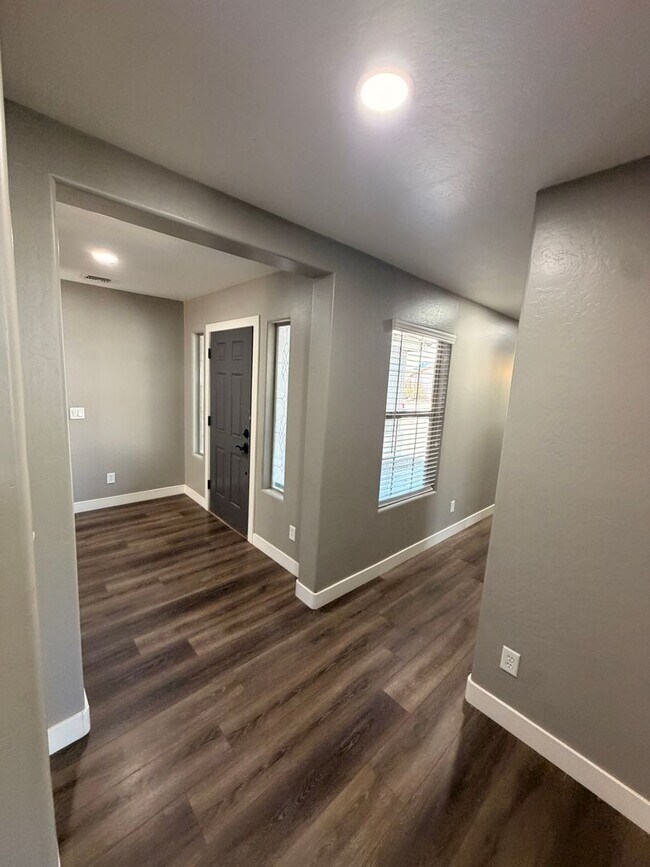 Building Photo - Renovated 5-Bedroom Corner Lot Home with Luxury Upgrades