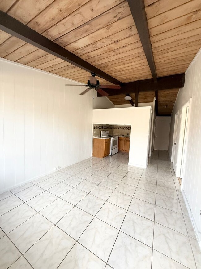 Building Photo - Aliamanu/Salt Lake - 2 bedroom 1 bath Duplex