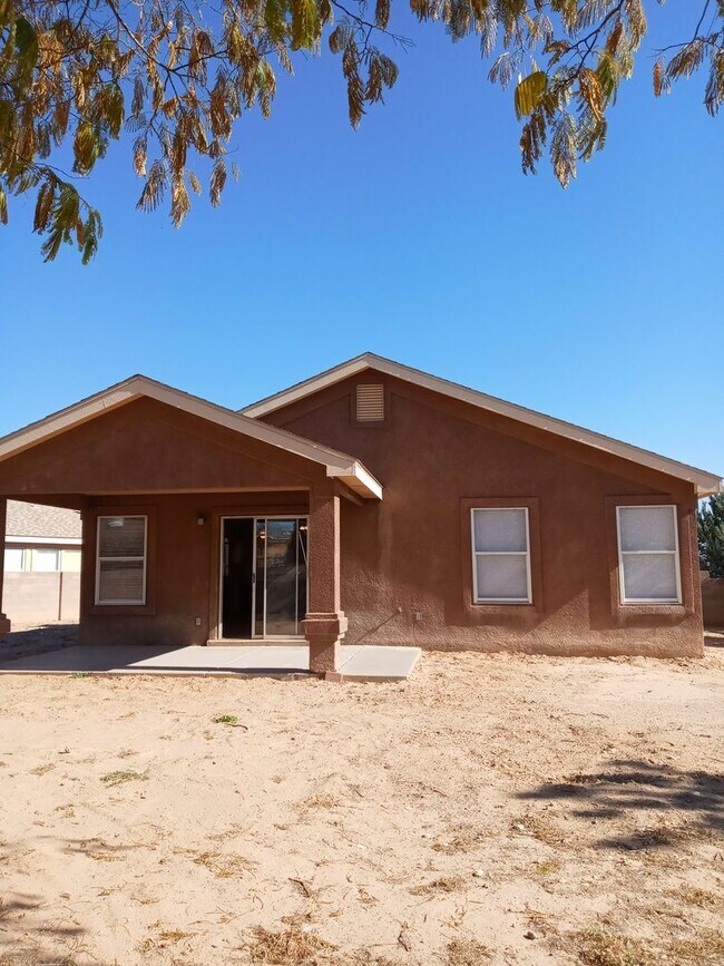 Building Photo - Affordable Ventana Cutie!!