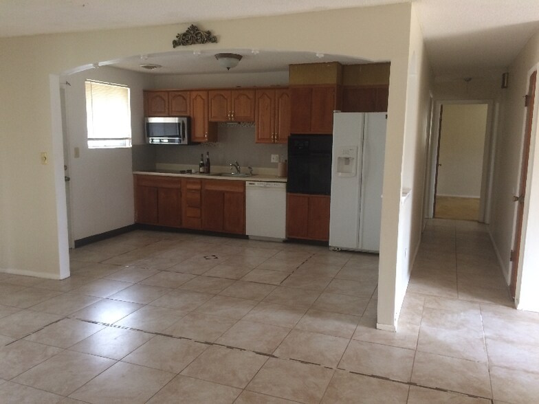 Building Photo - 12 Marsh Ave NW