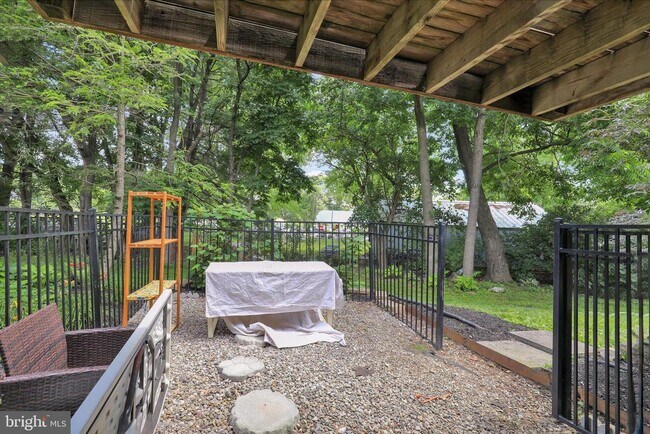 Building Photo - 3 Bed 3 Bath Updated Townhouse In Lititz