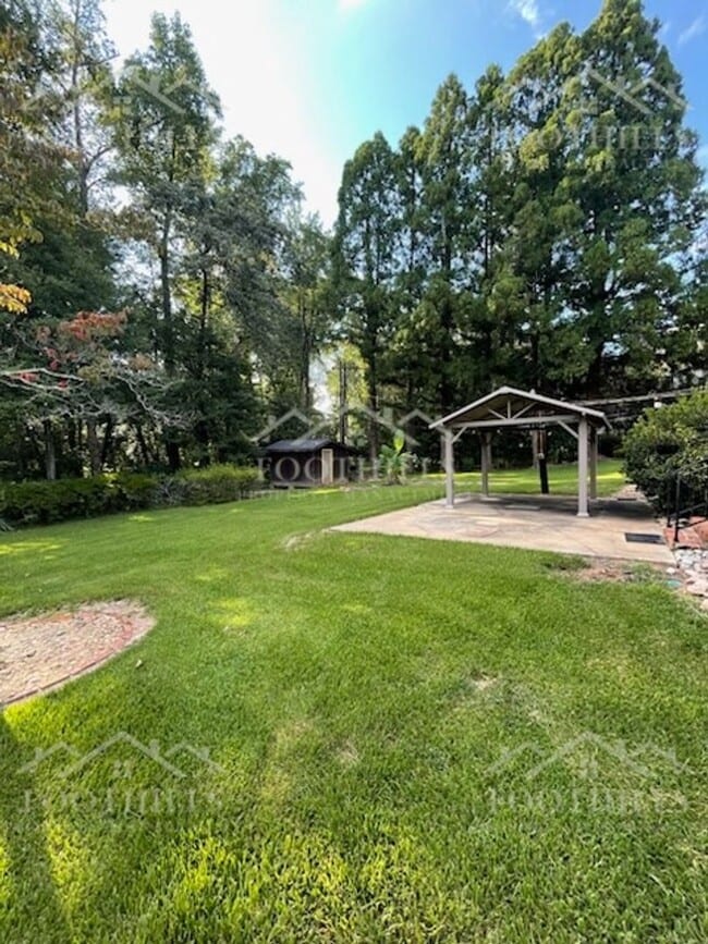 Building Photo - Your Next Home Awaits – 4 Bedrooms, 2.5 Ba...