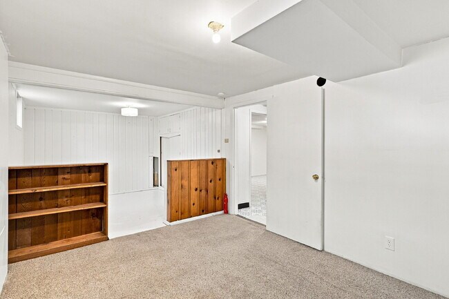 Building Photo - $2,590.95 with $300 Off The First Month's Rent, 4 Beds - 2 Bath, Single Family Home in Denver wit...