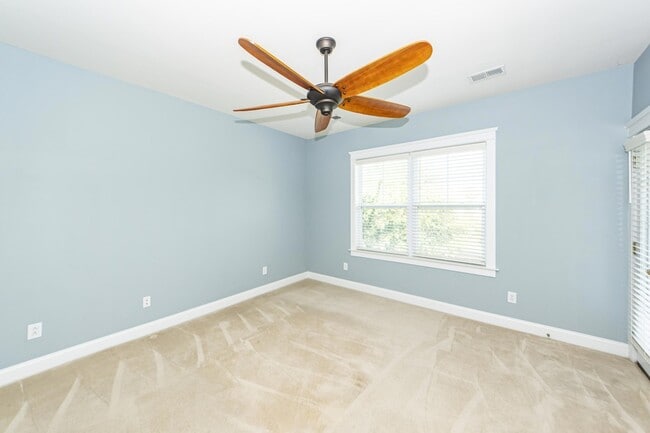 Building Photo - 302 White Gables Dr