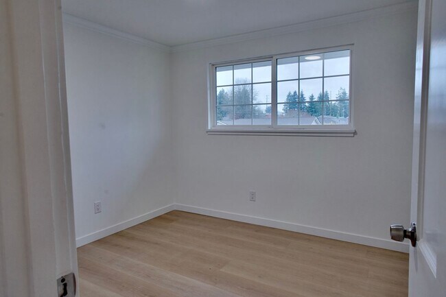 Building Photo - 4 bedroom Home on Highland St in Tacoma - APPLICATION PENDING