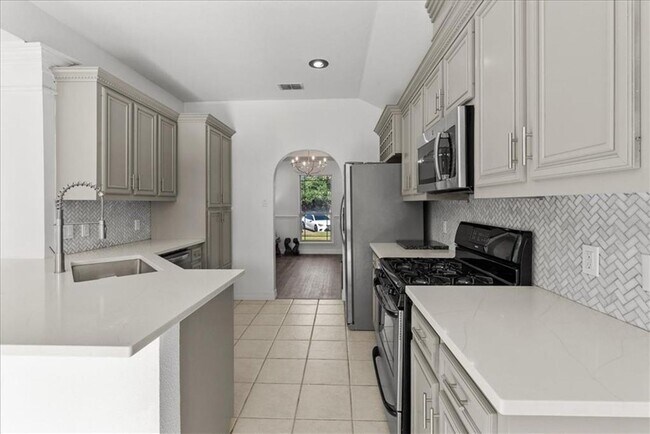 Building Photo - 3/2 Southside over 2000 sqft