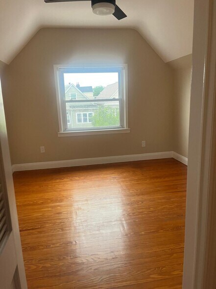 Building Photo - 97 W 54th St