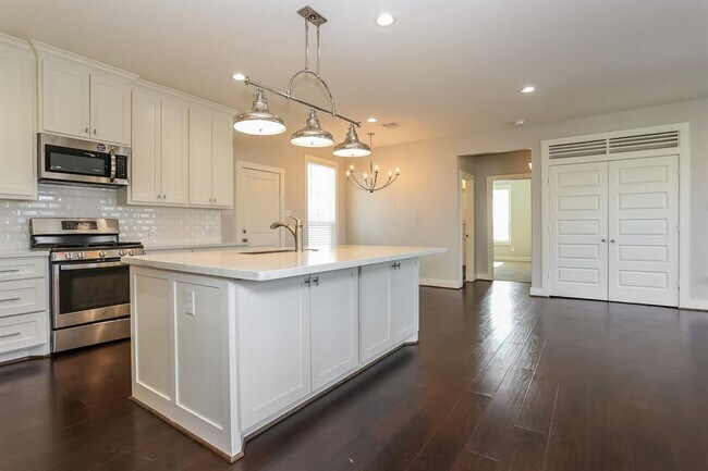 Building Photo - 8618 Valley Song Dr