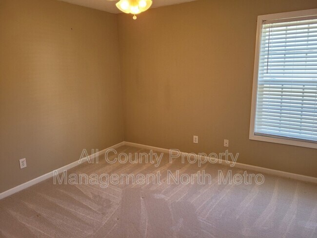 Building Photo - 506 Towne Ridge Way