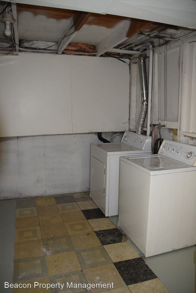 Building Photo - 3 br, 2 bath House - 7538 S. Holland Ct.
