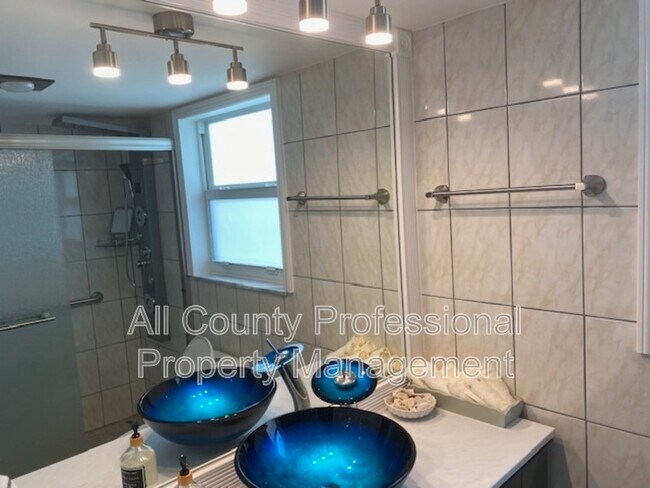 Building Photo - 3051 N Course Dr