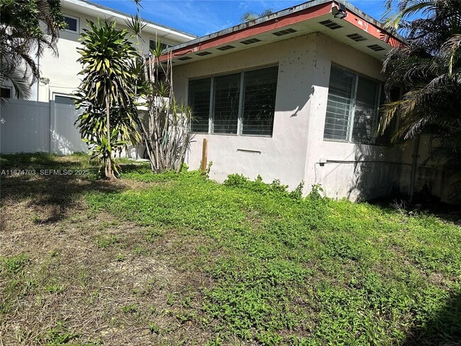 Building Photo - 1428 Hayes St