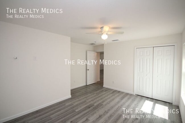 Building Photo - 182 Hillock Ave NW