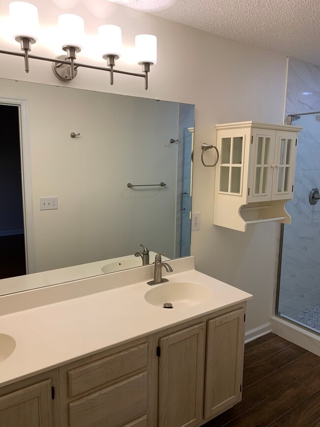 Master bath - 1079 Wayfarer Ln