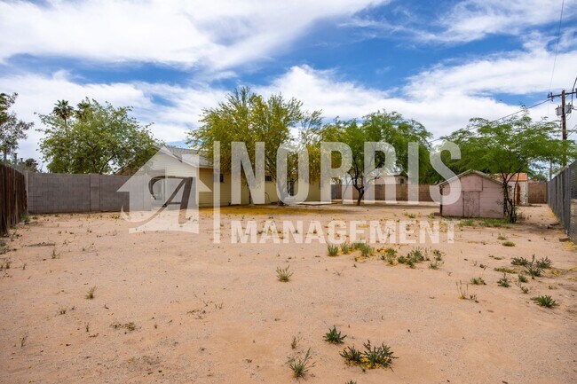 Building Photo - Quaint Home in an Established Neighborhood