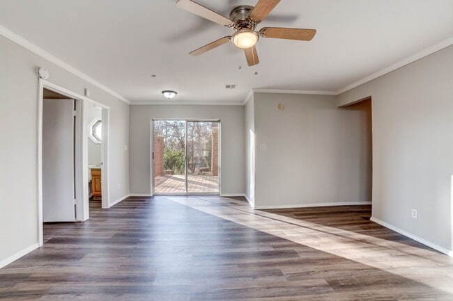 Building Photo - 4 Bed | 2 Bath in Midtown!