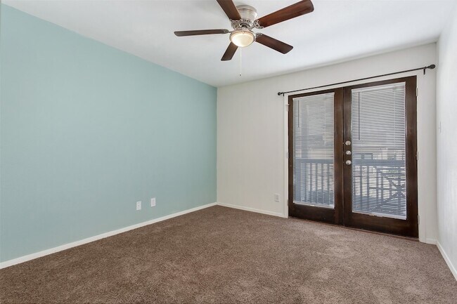 Building Photo - 5904 Sandhurst Ln