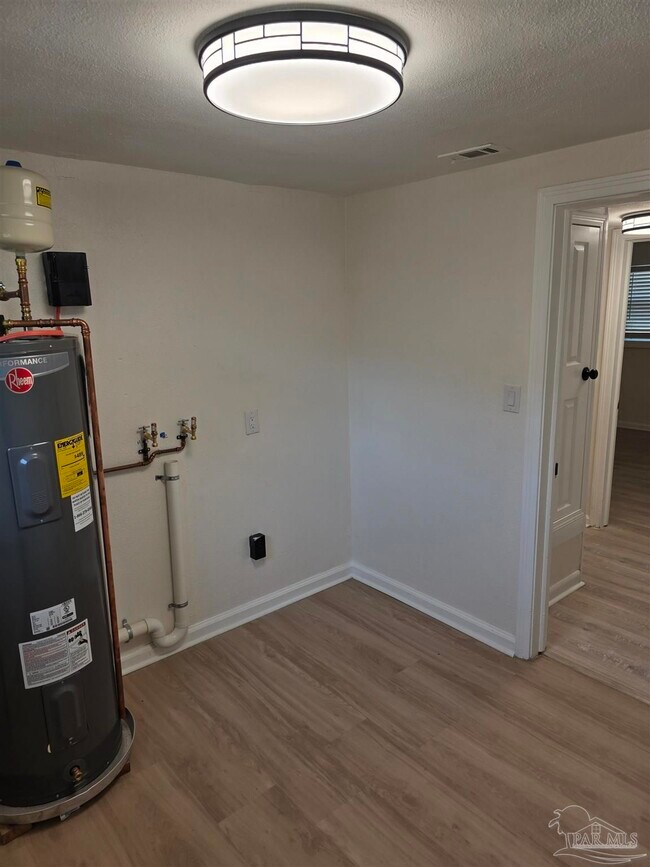 Building Photo - 207 Hart Dr