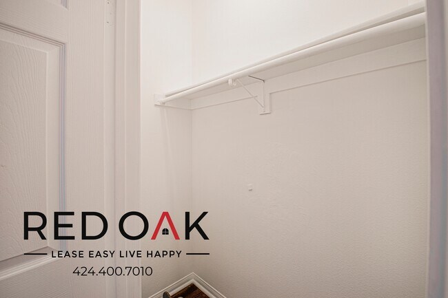 Building Photo - 915 S Carondelet St