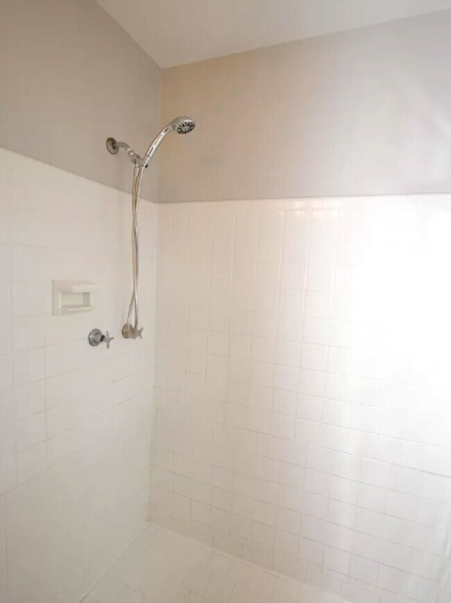 Building Photo - 5327 Playa Way