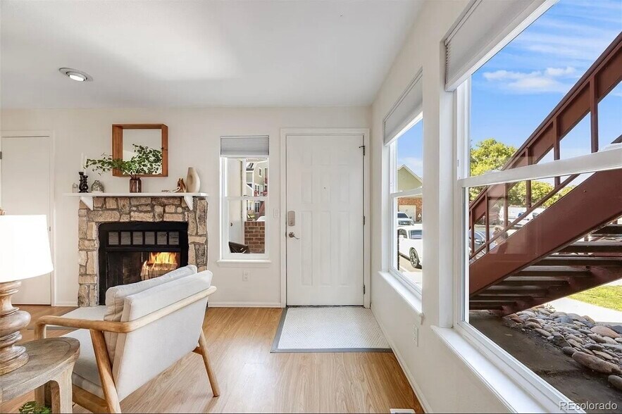 Building Photo - 942 S Dearborn Way