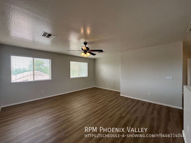 Building Photo - 13921 W Port Royale Ln