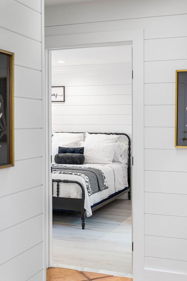 Building Photo - 18 Bristol Ln