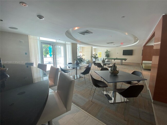Building Photo - 950 Brickell Bay Dr