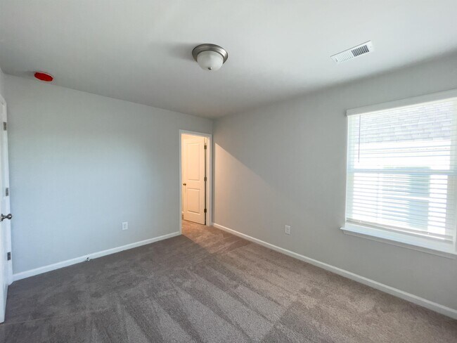 Building Photo - 107 Glen Forest Dr