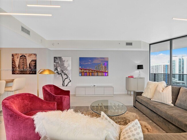 Building Photo - 1000 Brickell Plaza