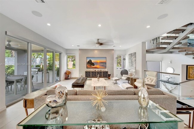 Building Photo - 544 N Victoria Park Rd