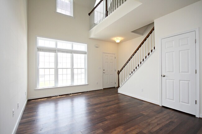 Building Photo - Dog-Friendly Old Trail Townhome
