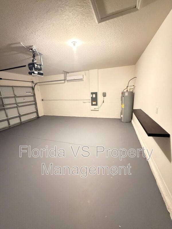 Building Photo - 804 Horsetail Dr