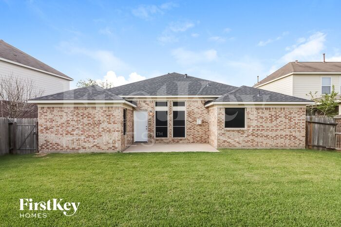 Building Photo - 5914 Rosemary Circle