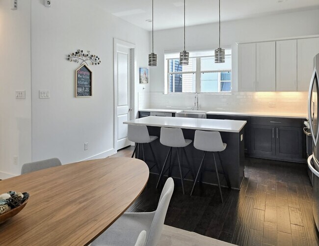 Building Photo - 2613 Hutchins St