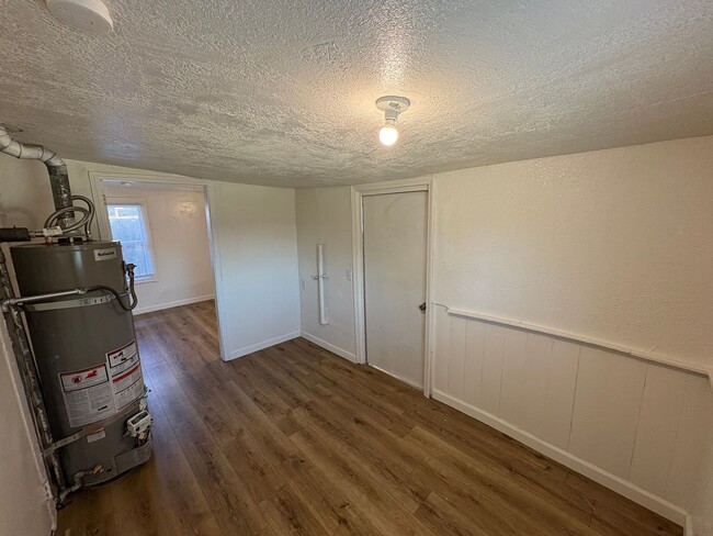 Building Photo - Spacious Dinuba Home Rent Ready!