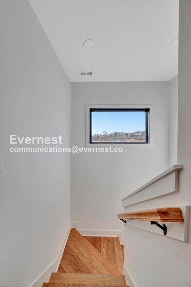 Building Photo - 1258 1st Ave S