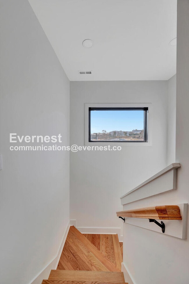 Building Photo - 1258 1st Ave S