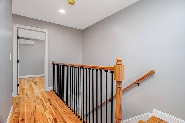 Building Photo - 31 Milton St